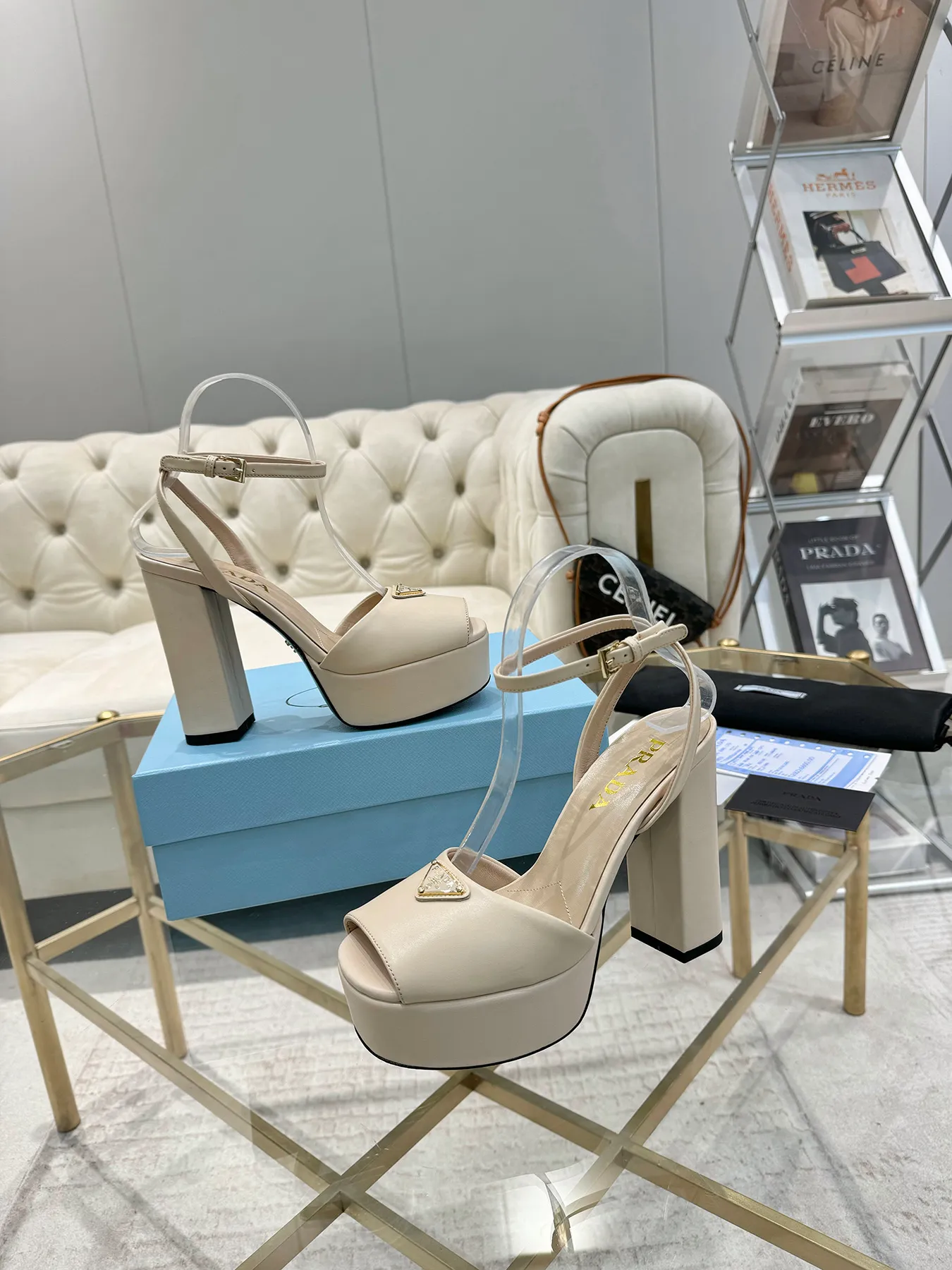 👟👟Ex-factory price 600👟👟 (imitation leather bottom-20) New arrival 👉Ready stock👈Remove the original board and make a 1:1 replica‼ ️The highest version ✅ Prada's early spring catwalk hot style 😘The latest spring style Thick heel square toe water platform series (genuine leather outsole) (simulated leather sole) A must-have for goddesses The upper and the feet are super beautiful 👉The upper is made of imported original calfskin, soft and textured, lining + foot pads, imported sheepskin lining, breathable and comfortable, private model water platform, heel, water platform 4M, heel height 13M Code number 35M-39M (34 40 41 42 customized, non-refundable and non-exchangeable)